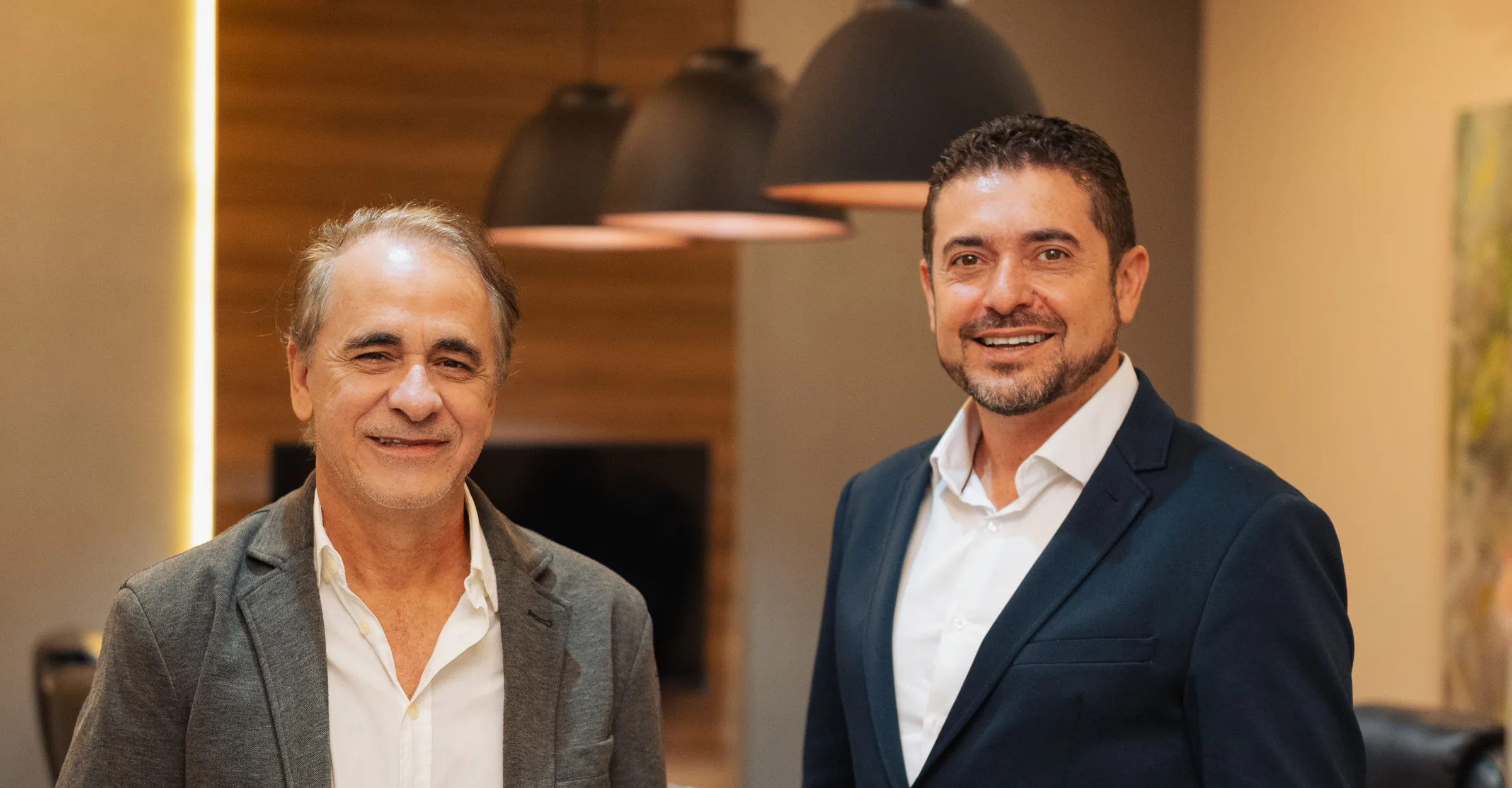 Adeir Pinto e Jorge Montiel, sócios da Urbany, lado a lado no escritório